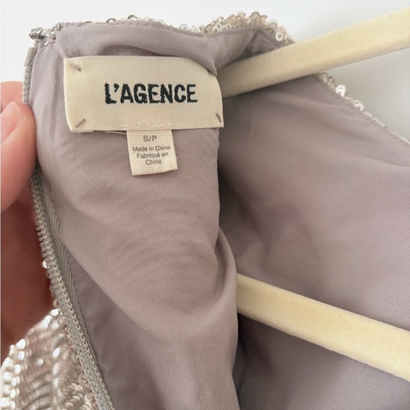 L'AGENCE Rogan Crop Silver Sequin Swirl Top - Picture 5 of 5